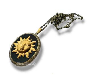 Sonnen-Locket in handbemalt Glänzend Schwarz Emaille Art Nouveau Celestial Inspirierte Halskette mit Farbe und personalisierte Option