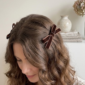 Fluwelen strik haarspeldjes set van 2 — strik haarspeldje voor vrouwen meisjes, 10 kleuren Franse vintage strik, cadeau voor haar, bruiloft haaraccessoire
