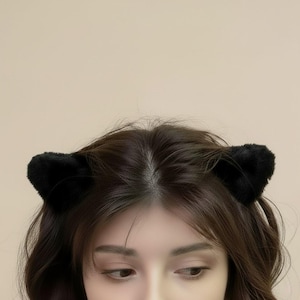 Faux Fur Cat Ear Hair Clips Set of 2, Fluffy Plush Bear Ear Claws, Kawaii Soft Girl Coquette Accessories, Cute Winter Cosplay Hair Clip Set
