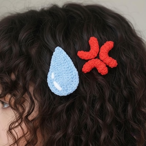 Lustige Angry Emoji Haarspange - Handgefertigte gehäkelte Haarspangen, einzigartiges rotes Ausdruckssymbol-Haarschmuck, schrulliges Geschenk für Mädchen & Frauen