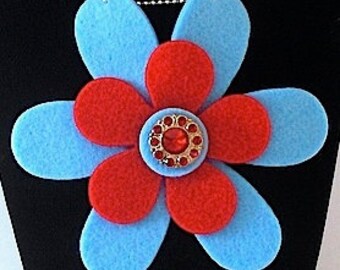 Charlotte (Funky Felt Flowers Necklace)