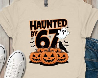 Camiseta unisex "Haunted by 67", "Haunted by 67", "Six Seven Meme", "Halloween Gen Z", "Spooky Season", "Haunted by Six Seven"