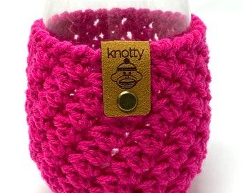 Verre à vin 16 oz Cosy Raspberry Hot Pink Crochet Sleeve, Patio Coaster, Hostess Wine and Cheese Gift for Her