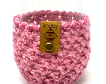 Porte-verre à vin sans pied Manchon au crochet rose pastel, sous-verre de patio, cadeau de vin et de fromage d'hôtesse