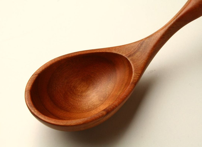 Grande mestolo di legno, cucchiaio per servire stufato e peperoncino, fatto a mano, cucchiaio da ciotola profondo, legno di ciliegio, utensile di legno, utensile da portata immagine 5