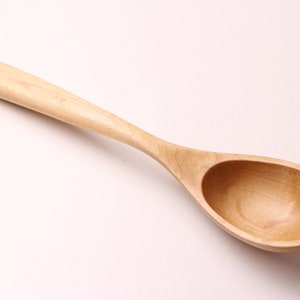 Grande mestolo di legno, cucchiaio per servire stufato e peperoncino, fatto a mano, cucchiaio da ciotola profondo, legno di ciliegio, utensile di legno, utensile da portata immagine 7