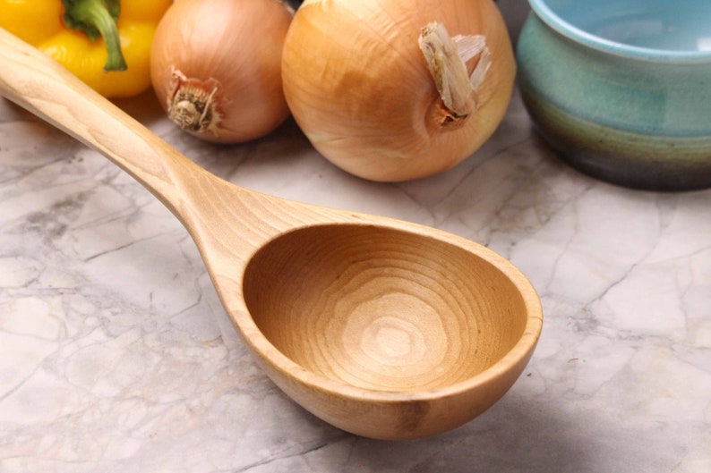 Grande mestolo di legno, cucchiaio per servire stufato e peperoncino, fatto a mano, cucchiaio da ciotola profondo, legno di ciliegio, utensile di legno, utensile da portata Maple