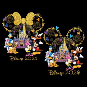 Disney 2026 PNG Castillo dorado brillante Viaje familiar PNG Vacaciones familiares de primavera 2026 Diseño de cabeza de ratón Reino mágico, Pareja a juego PNG
