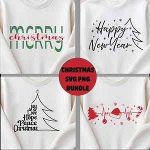 Puede incluir: Cuatro sudaderas blancas con diseños navideños. Una sudadera tiene "Merry Christmas" en verde y rojo. Otra dice "Happy New Year" con copos de nieve y un árbol. Una tercera tiene un árbol con "joy, love, hope, peace, Christmas". La última tiene un latido con elementos navideños.