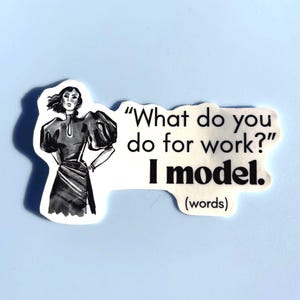 Op de afbeelding: Een sticker met een zwart-wit illustratie van een vrouw in een jurk. De sticker heeft de tekst "What do you do for work?" en "I model."