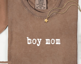 Camiseta vaquera Comfort Colors para mamás de niños, estilo western, con efecto desgastado.