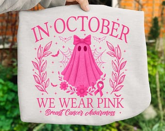 im Oktober tragen wir rosa Halloween png, Brustkrebs Bewusstsein Png, Brustkrebs Png, Halloween Pink Ghost png, Halloween Shirt Sublimation