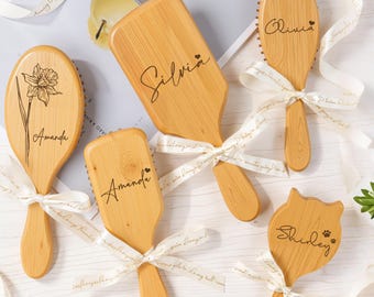 Brosse à cheveux personnalisée avec fleur de naissance, nom personnalisé, peigne en bois gravé, cadeau pour maman, demoiselle d'honneur, mariage, anniversaire, cadeau de Noël