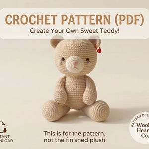 Peut inclure: Un ours en peluche crocheté, assis, de couleur beige clair. L'ours a un museau blanc et un nez rose. L'image comprend le texte "CROCHET PATTERN (PDF) Create Your Own Sweet Teddy!" et "This is for the pattern, not the finished plush."