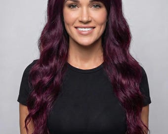 Gewellte Black Cherrys Kunstfaser-Perücke, Layered Style, Fuschia Emo Szene Fashion Hair, Festivals, Punk, Grunge Perücke mit Pony