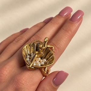 Woman in Pearl Statement Ring, Shell Pearl Cocktail Ring, Gold Sculptural Jewelry, Mermaidcore Ring, Gift for Her