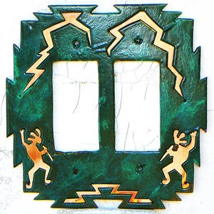 Placa de interruptor basculante doble Kokopelli de 6" x 6" de CopperCutts, de cobre rústico y madera
