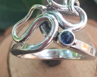 anillo de plata esterlina con zafiro