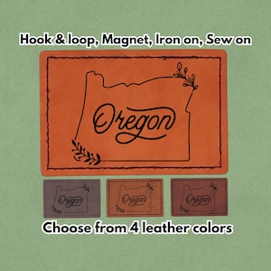 Puede incluir: Un parche de cuero naranja con el contorno de Oregón y la palabra "Oregón" en escritura cursiva. Debajo, tres parches más pequeños en diferentes colores de cuero. El texto en la parte superior dice "Hook & loop, Magnet, Iron on, Sew on". El texto en la parte inferior dice "Elige entre 4 colores de cuero".