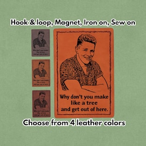 Può includere: Toppa in pelle arancione con un uomo sorridente e la scritta "Why don't you make like a tree and get out of here." Include toppe più piccole in vari colori. Disponibile come velcro, magnete, da stirare o da cucire.