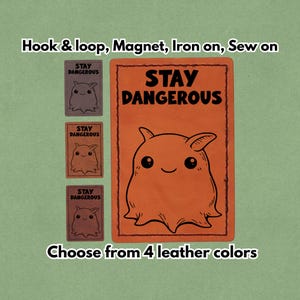 以下が含まれることがあります： つや消し仕上げの、斑点模様のセラミックマグカップ3個セット。マグカップはクリーム色、ライトグレー、ダークグレーです。各マグカップはシンプルでミニマリストなデザインです。