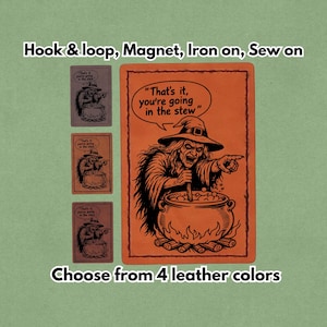 Könnte beinhalten: Orange und braune Lederaufnäher mit einer Hexenillustration und dem Text "That's it, you're going in the stew." Die Aufnäher sind in vier Lederfarben erhältlich und können mit Klettverschluss, Magnet, zum Aufbügeln oder zum Aufnähen befestigt werden.
