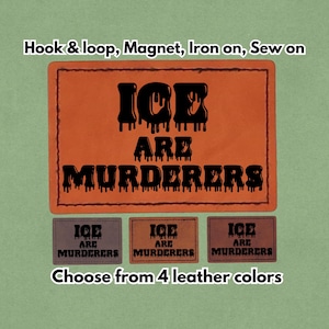 Op de afbeelding: Oranje leren patch met de tekst "ICE ARE MURDERERS" in een druipend lettertype. De patch is rechthoekig met een gestikte rand. Hieronder drie kleinere patches in verschillende kleuren met dezelfde tekst. De tekst "Choose from 4 leather colors" is ook aanwezig.