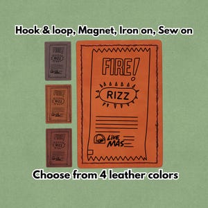 Puede incluir: Un surtido de parches de cuero en varios tonos de marrón y naranja. Los parches presentan el texto "FIRE! RIZZ" y "LIVE MÁS". La imagen también incluye el texto "Hook & loop, Magnet, Iron on, Sew on" y "Elige entre 4 colores de cuero".