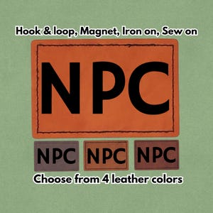 Pode incluir: Um patch de couro laranja com as letras "NPC" em preto. O patch é retangular com uma borda costurada. Abaixo estão três patches menores com "NPC" em diferentes cores de couro. O texto na parte superior diz "Hook & loop, Magnet, Iron on, Sew on".