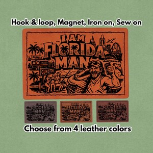 Könnte beinhalten: Oranges Patch mit dem Text "I AM FLORIDA MAN" und einer Grafik eines Mannes mit einem Alligator. Der Patch ist als Klettverschluss, Magnet, zum Aufbügeln oder zum Aufnähen erhältlich. Das Bild zeigt auch drei kleinere Patches in verschiedenen Lederfarben.