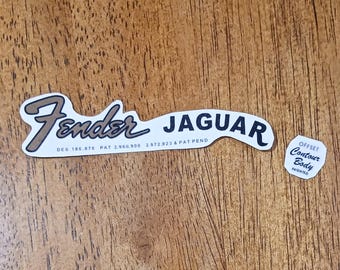 Fender Jaguar handgjord reproducerad vattenrutschkana-dekal i 1960-talsstil, förskuren och klar att använda.