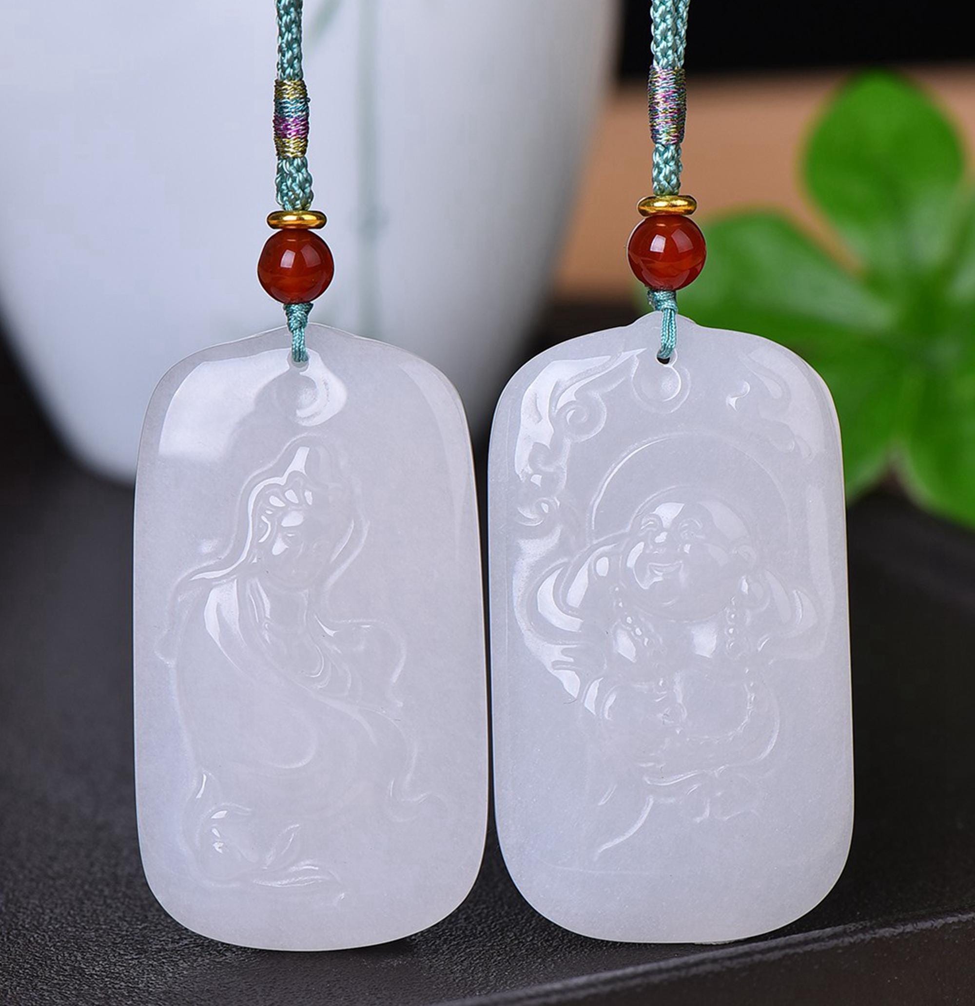 天然翡翠の手彫り観音菩薩と弥勒菩薩のペンダント - Etsy 日本