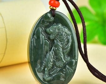 天然翡翠の手彫り観音菩薩と弥勒菩薩のペンダント - Etsy 日本