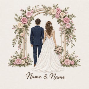 Può includere: Un ricamo che raffigura una coppia sotto un arco floreale. La persona a sinistra indossa un abito blu scuro, quella a destra un abito da sposa bianco. Rose rosa e bianche con foglie verdi li circondano. Il testo Name & Name è ricamato in basso.