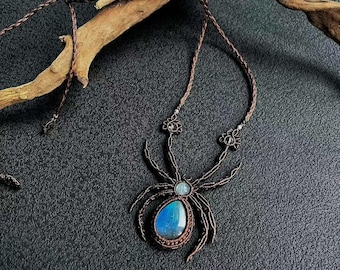 Collier gothique araignée en labradorite, pendentif en macramé
