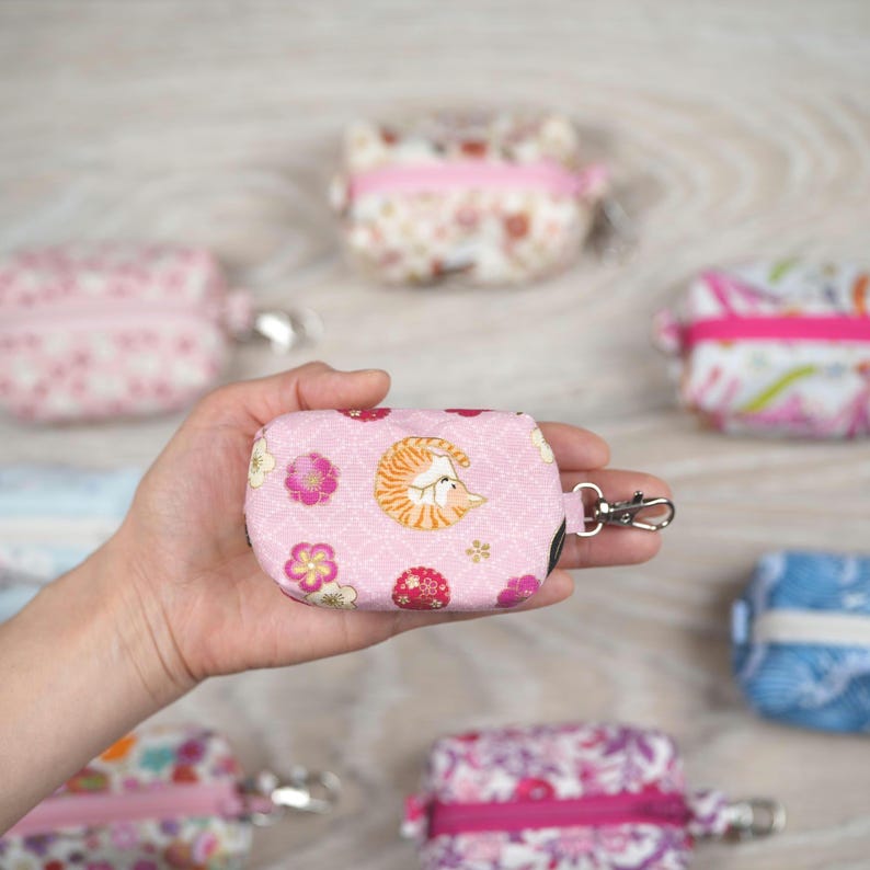Handmade Itty Bitty Boxy Zipper Pouch - Japanese traditional fabric - Sleeping cat image 2