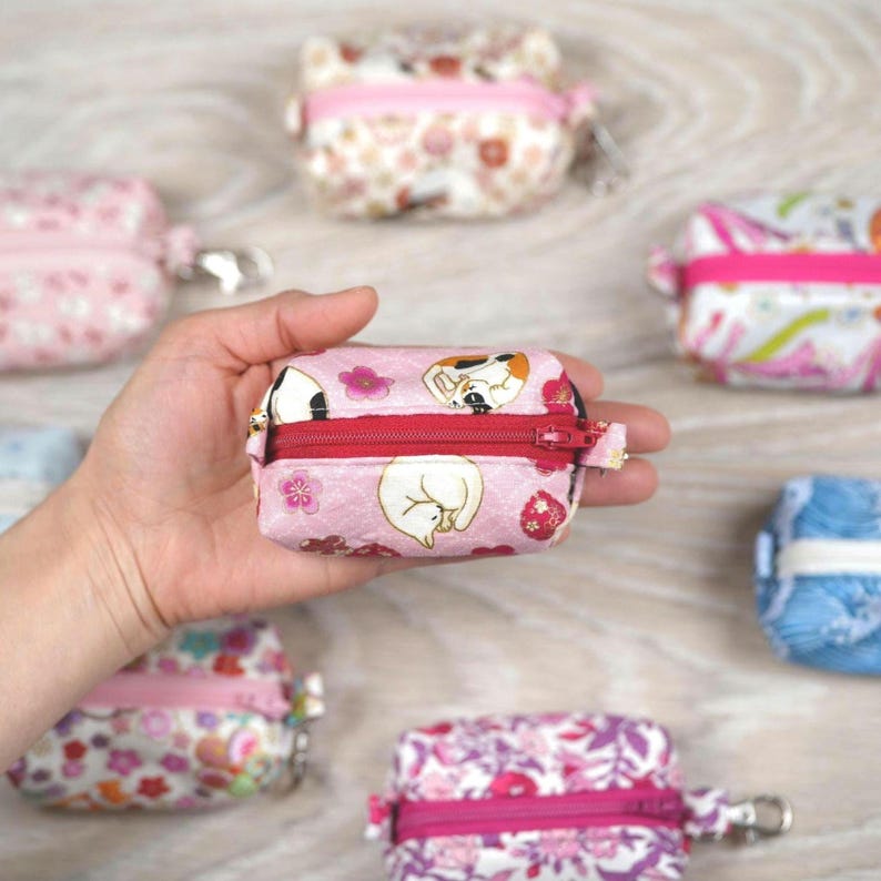 Handmade Itty Bitty Boxy Zipper Pouch - Japanese traditional fabric - Sleeping cat image 1