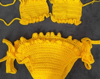 Gelbes Häkel-Bikini-Set für Damen – handgefertigt mit Rüschen – Strand- oder Festival-Outfit, Größe S