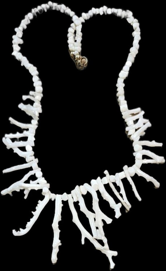 White coral 2024 necklace vintage