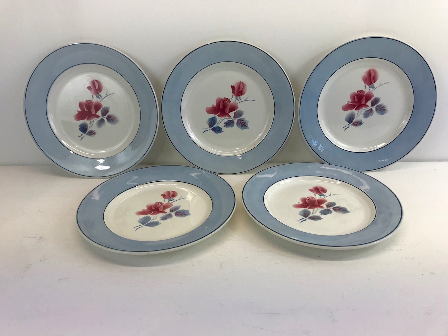 Vintage Français Transferware Dinner Plates, Set de 5, Sarreguemines Digoin, Red Rose Flowers, Shabb