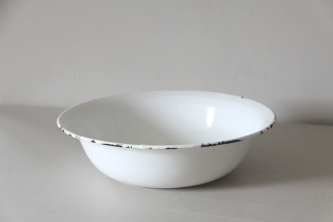 Grand Français Plat de Bol en Émail Primitif, Jean d'arc Vivant