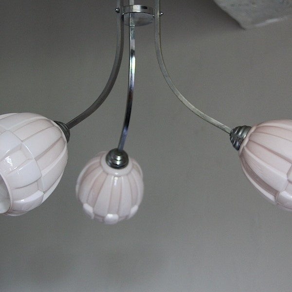 Franse antieke plafondlamp, art deco lamp opaline glazen tinten modernistisch tijdperk