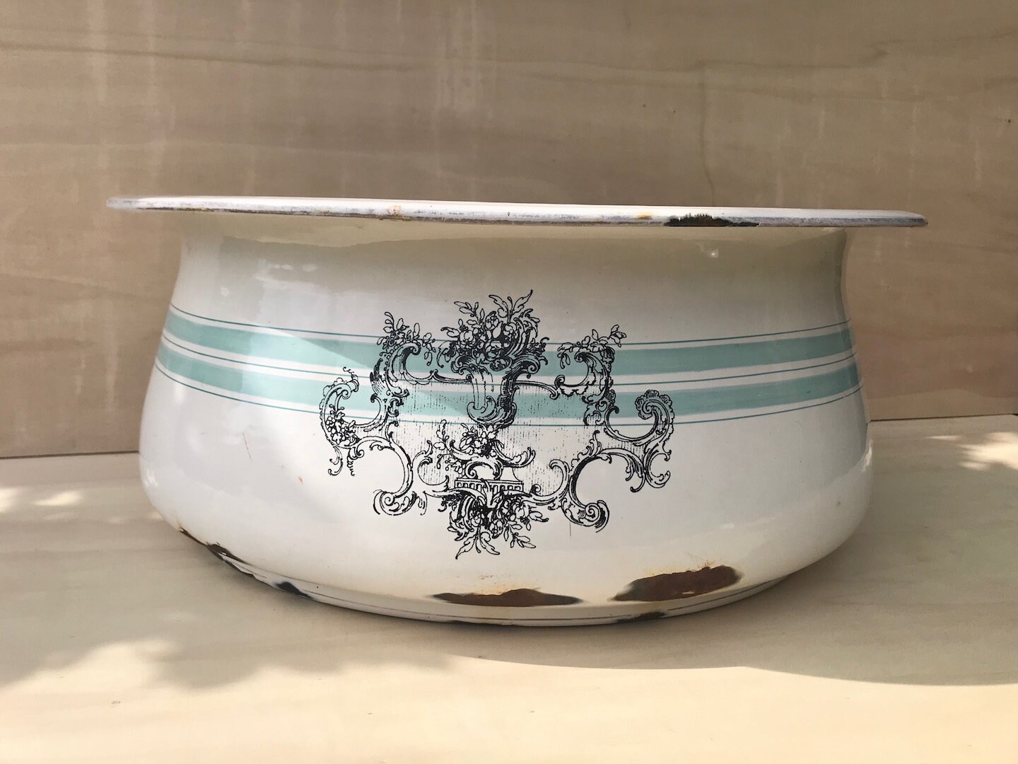 Very Large Antique Enamel Bowl, Pièce Maîtresse, Jardinière, Foot Spa, Duck Egg Blue Rayures, Shabby