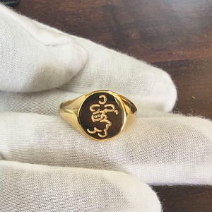 Anillo sello de Mickey Mouse grabado: Joyería de dibujos animados en plata de ley 925