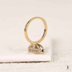 Anillo de compromiso con diamante cultivado en laboratorio de talla marquesa de 4 quilates con halo oculto, anillo de propuesta con doble engaste de garras certificado por IGI F-G VVS en oro amarillo de 18 quilates. imagen 6