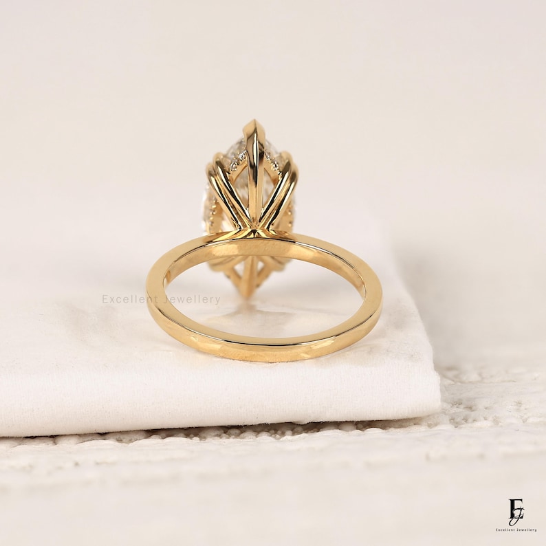 Anillo de compromiso con diamante cultivado en laboratorio de talla marquesa de 4 quilates con halo oculto, anillo de propuesta con doble engaste de garras certificado por IGI F-G VVS en oro amarillo de 18 quilates. imagen 5