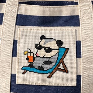 Patrón de punto de cruz de zarigüeya veraniega en miniatura para principiantes - Diseño de bordado rápido en PDF - Regalo para amantes de las zarigüeyas - Descarga instantánea