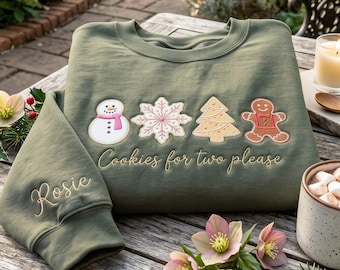 Sudadera navideña bordada con diseño de galletas navideñas para dos, por favor.