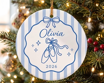 Adorno personalizado de ballet Coquette, adorno de zapatos de bailarina con nombre personalizado, decoración de cerámica para árbol de Navidad, regalo para recital de danza, adorno 2026