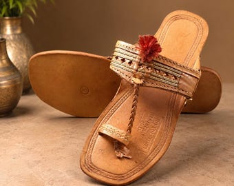 Handgefertigte Leder Kolhapuri Sandalen | Tan Brown geflochtene ethnische Wohnungen
